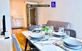 York City Centre 2 Bed Flat With Disable Access 2 Bath - Balcony And City View